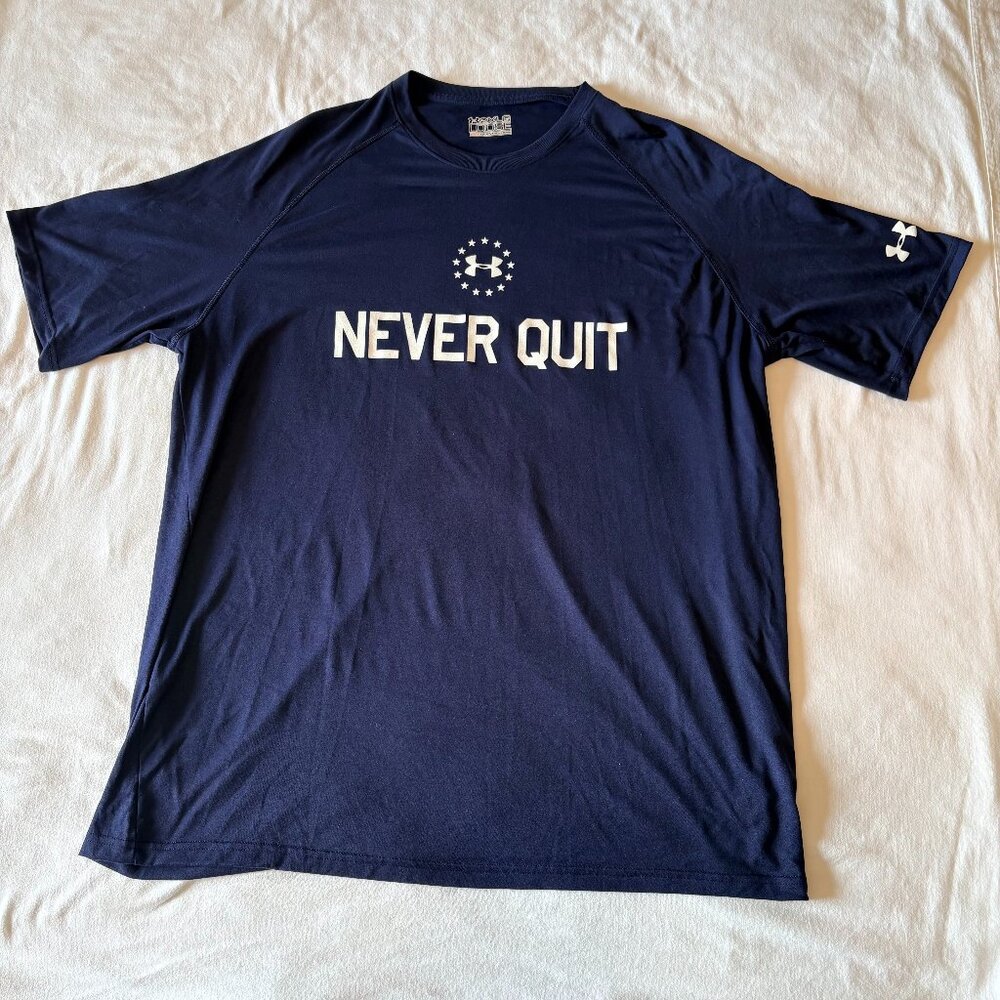 Under Armour 2XL "Never Quit" Graphic Tee Navy Blue HeatGear Loose Fit EUC